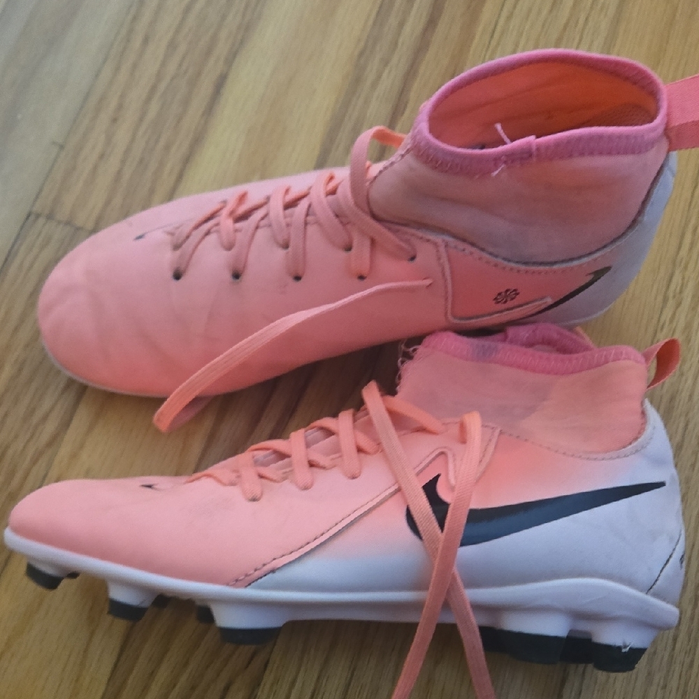 Nike Pink and White Sneakers Sleek Design